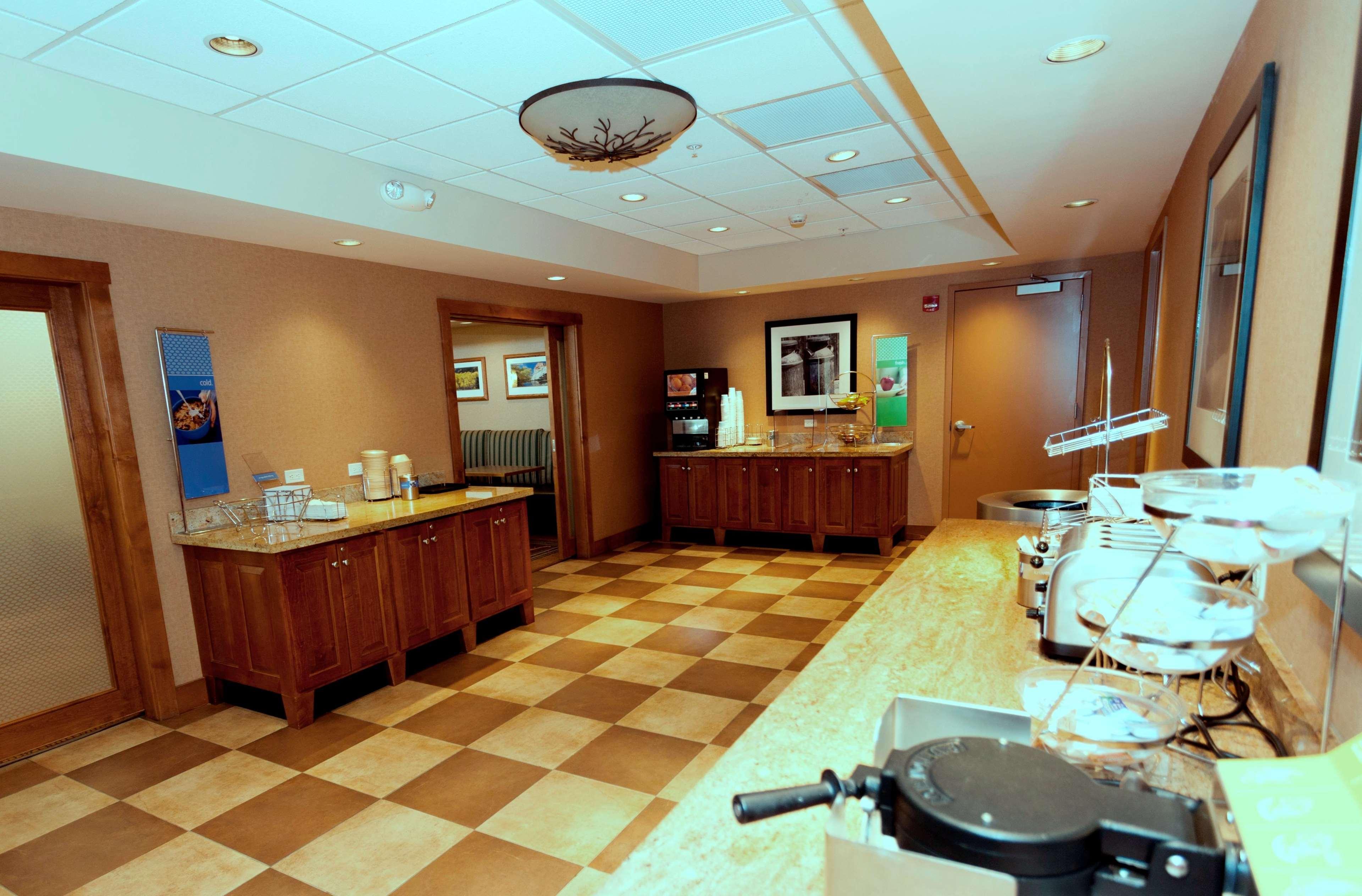 Hampton Inn & Suites Riverton Bagian luar foto