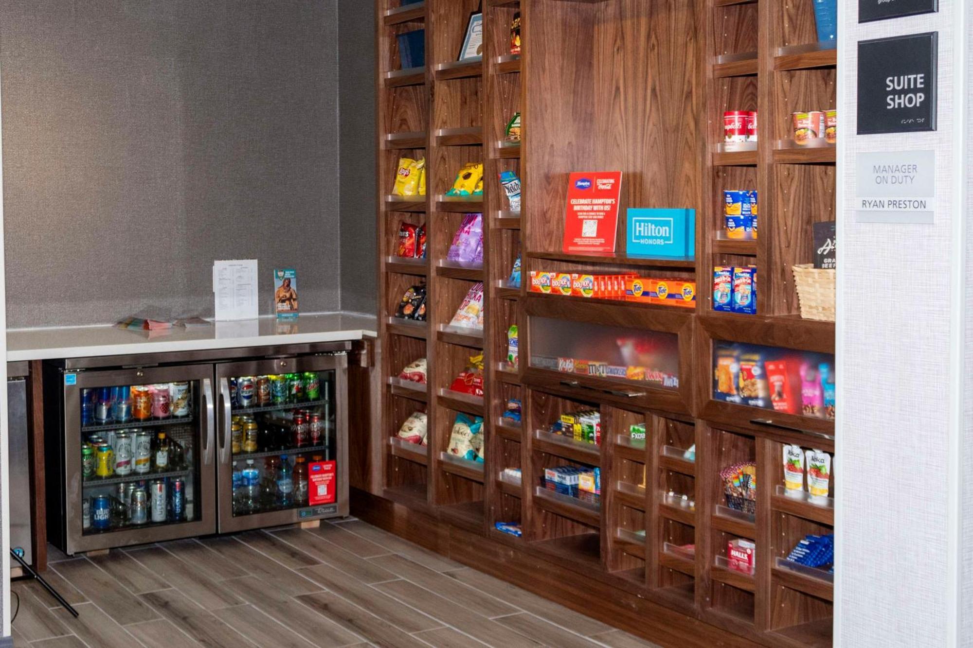 Hampton Inn & Suites Riverton Bagian luar foto