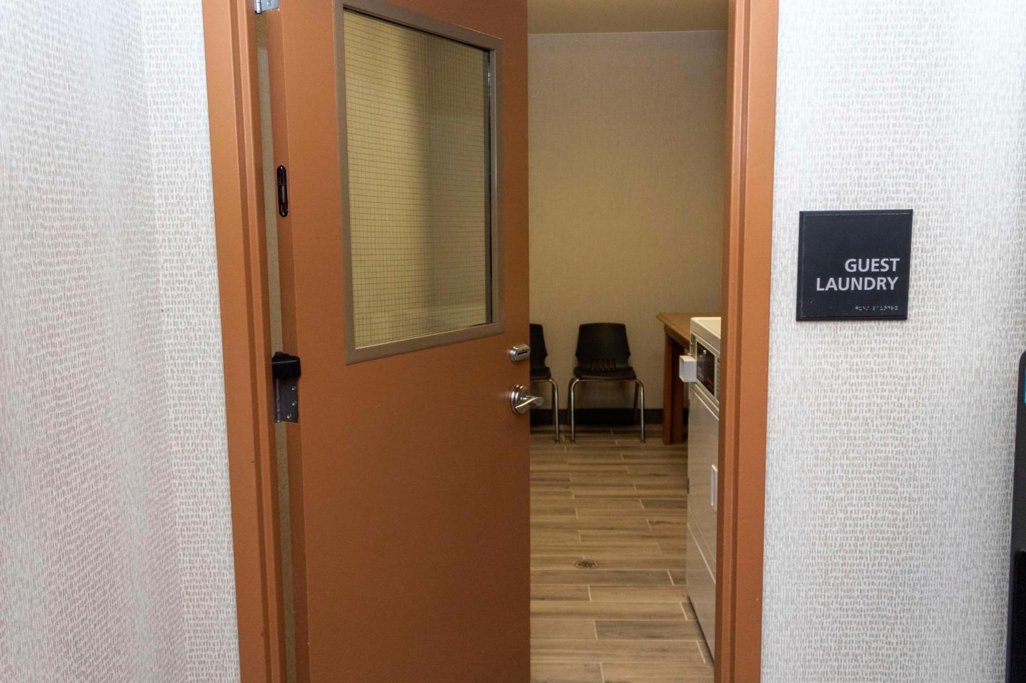 Hampton Inn & Suites Riverton Bagian luar foto