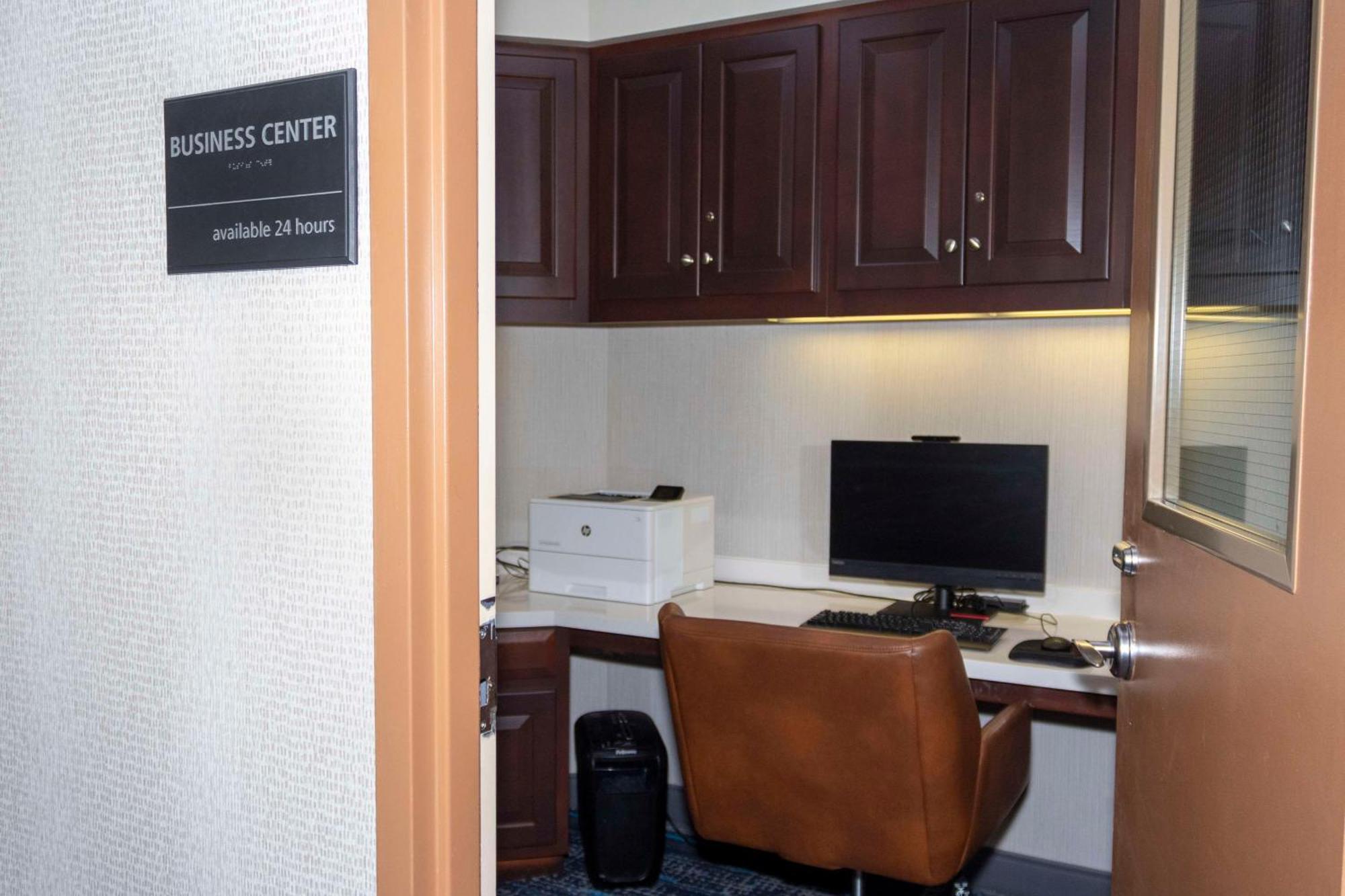 Hampton Inn & Suites Riverton Bagian luar foto