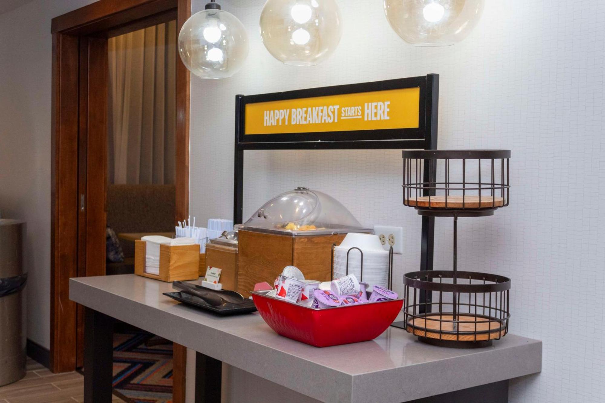 Hampton Inn & Suites Riverton Bagian luar foto