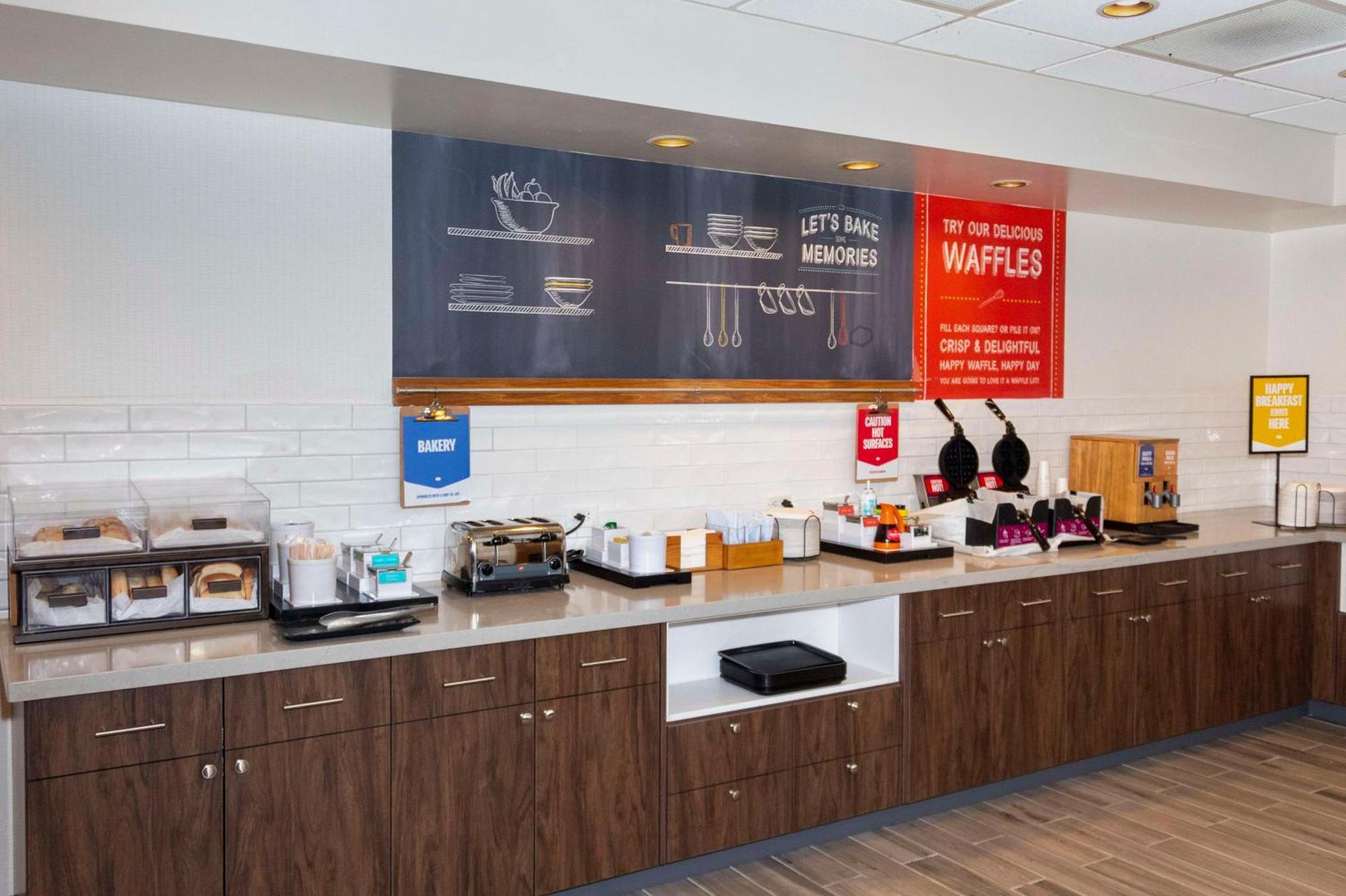Hampton Inn & Suites Riverton Bagian luar foto