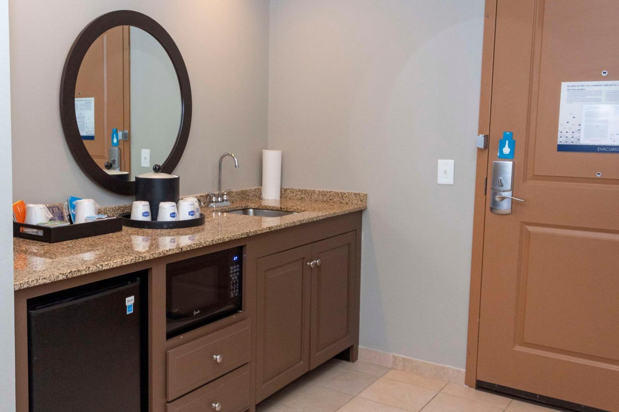 Hampton Inn & Suites Riverton Bagian luar foto