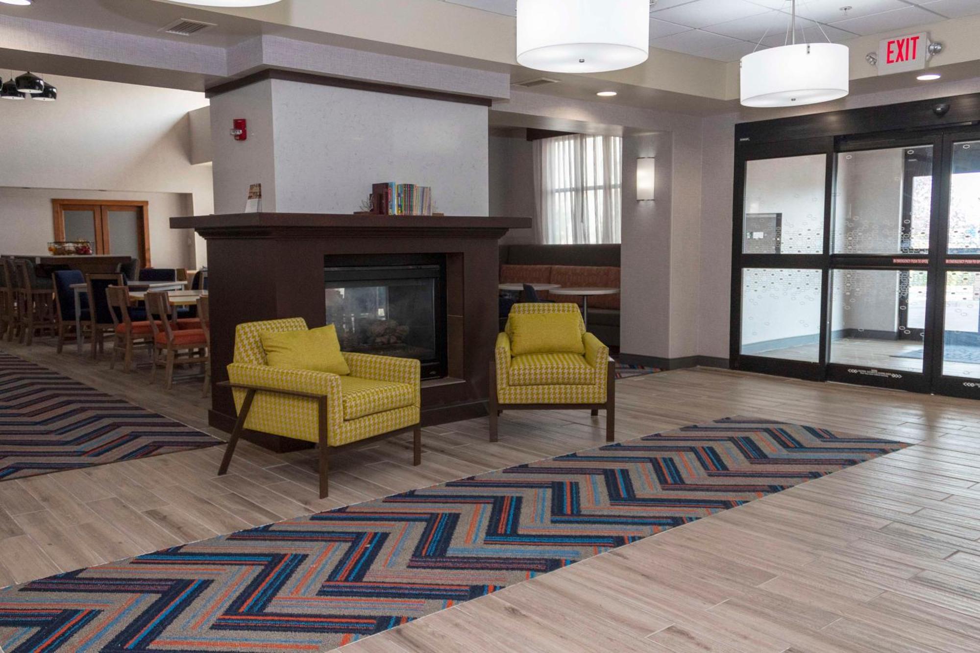Hampton Inn & Suites Riverton Bagian luar foto