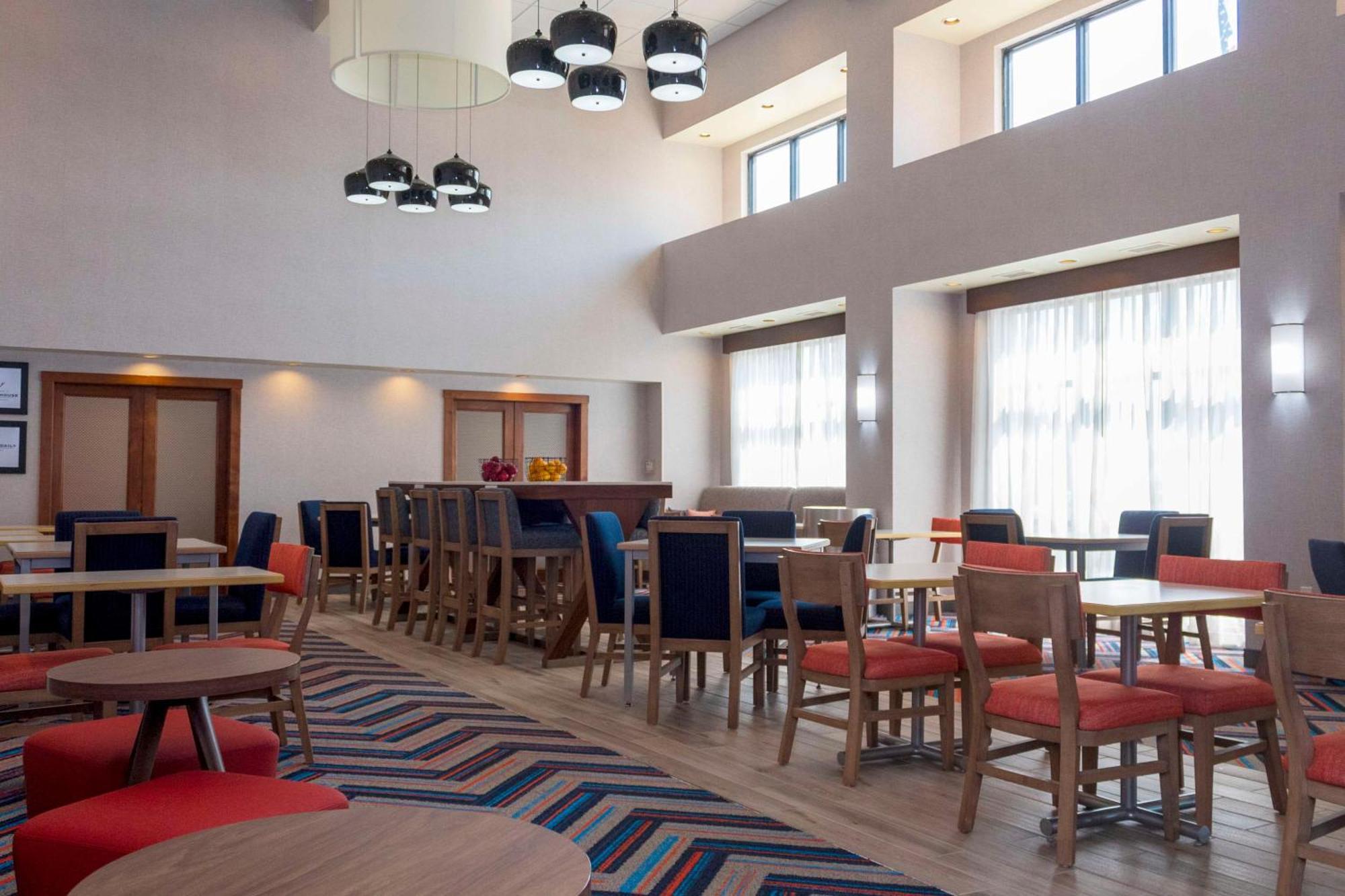 Hampton Inn & Suites Riverton Bagian luar foto
