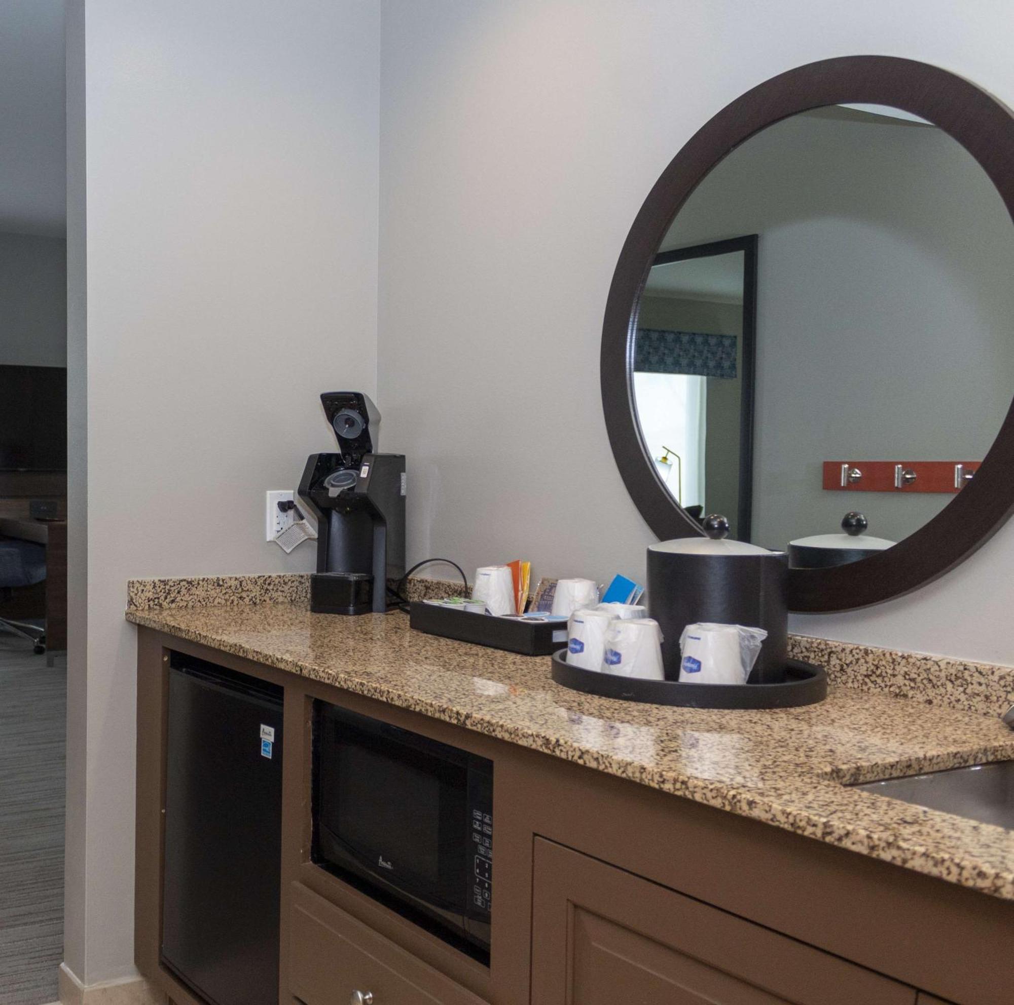 Hampton Inn & Suites Riverton Bagian luar foto